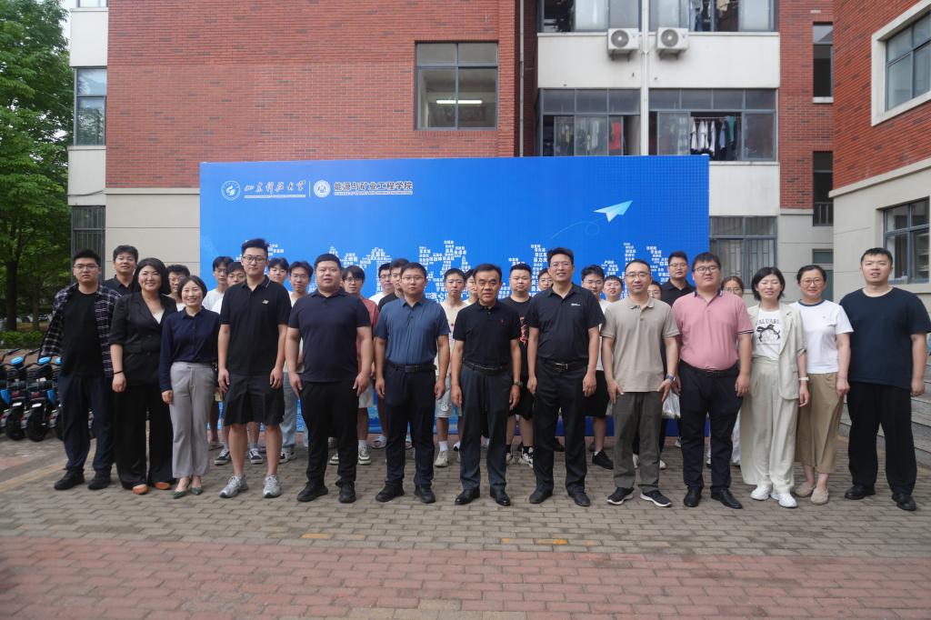 端午粽香暖学子，依依惜别祝远航——能源学院领导老师深入学生宿舍慰问学生