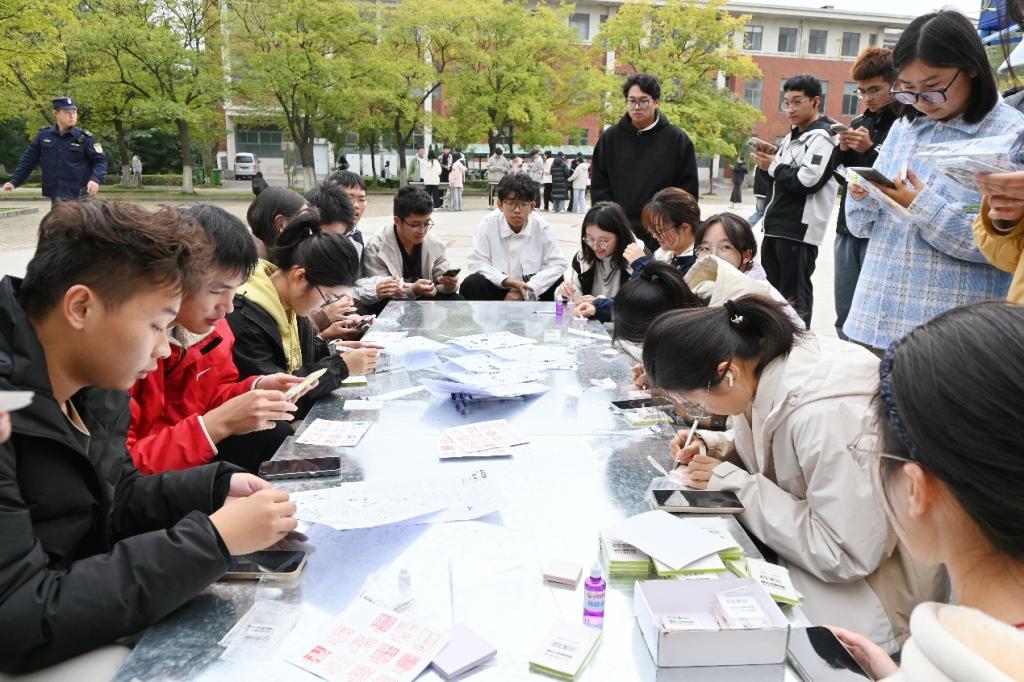 能源学院举办“国风文化月”墨香篆刻活动